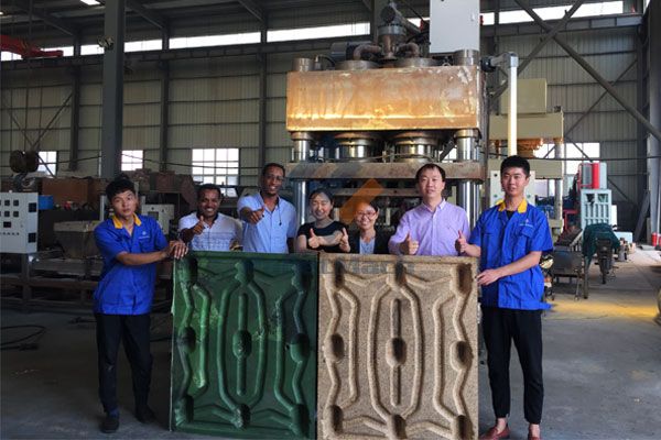 Iranian customers visit presswood pallet machine factory