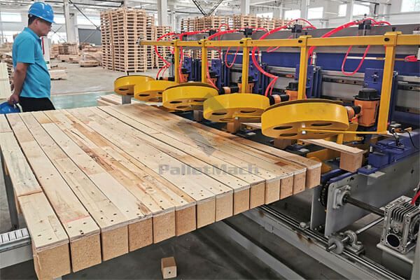 automatic pallet legs nailing machine