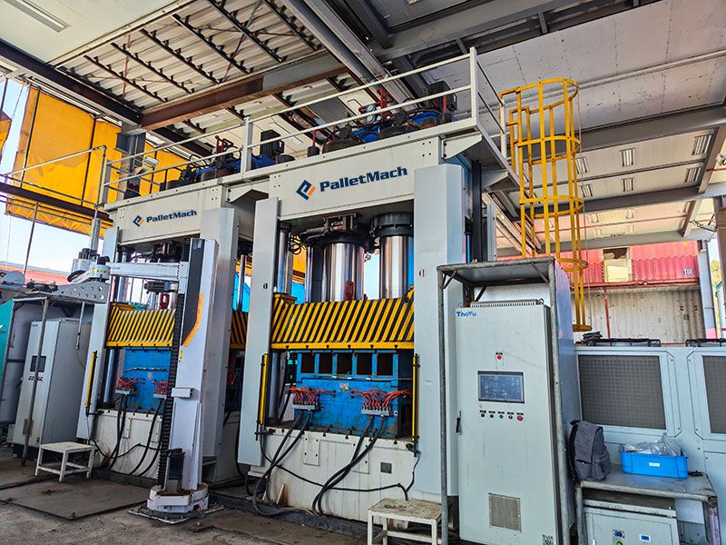PalletMach plastic pallet machine for recycling PE PP PVC waste into plastic pallets