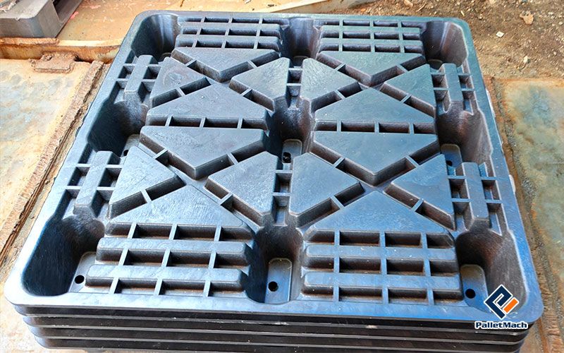 Finished recycled plastic pallet pressed from cable skin and PP/PE waste, stacked at the Japan site ready for freight use