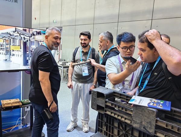 A buyer in conversation with our account manager at the ThoYu booth, Canton Fair Area D, Hall 19.1