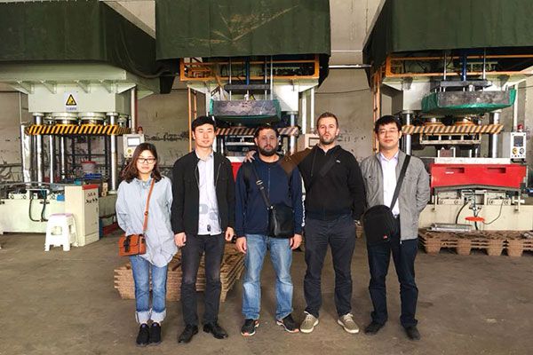 Australian customer visit PalletMach wood pallet project