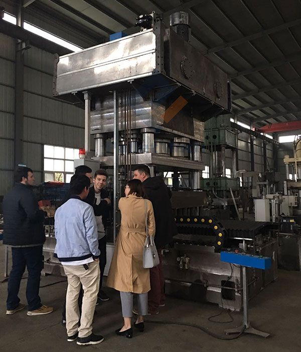 Russia clients visit molded wood pallet making equipment