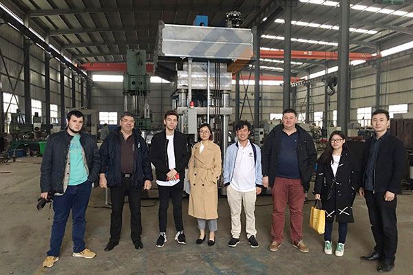 Russia clients visit molded wood pallet equipment