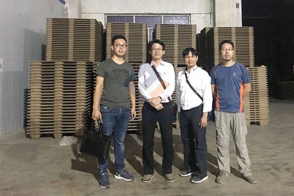 Thai customers vistit PalletMach